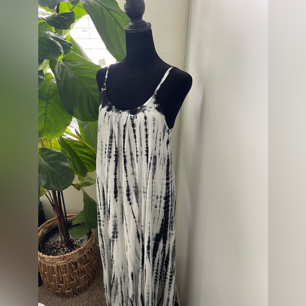 Dress - Picture 4 of 9